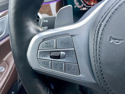 Used 2022 BMW 750i xDrive w/ Luxury Rear Seating Package image 23