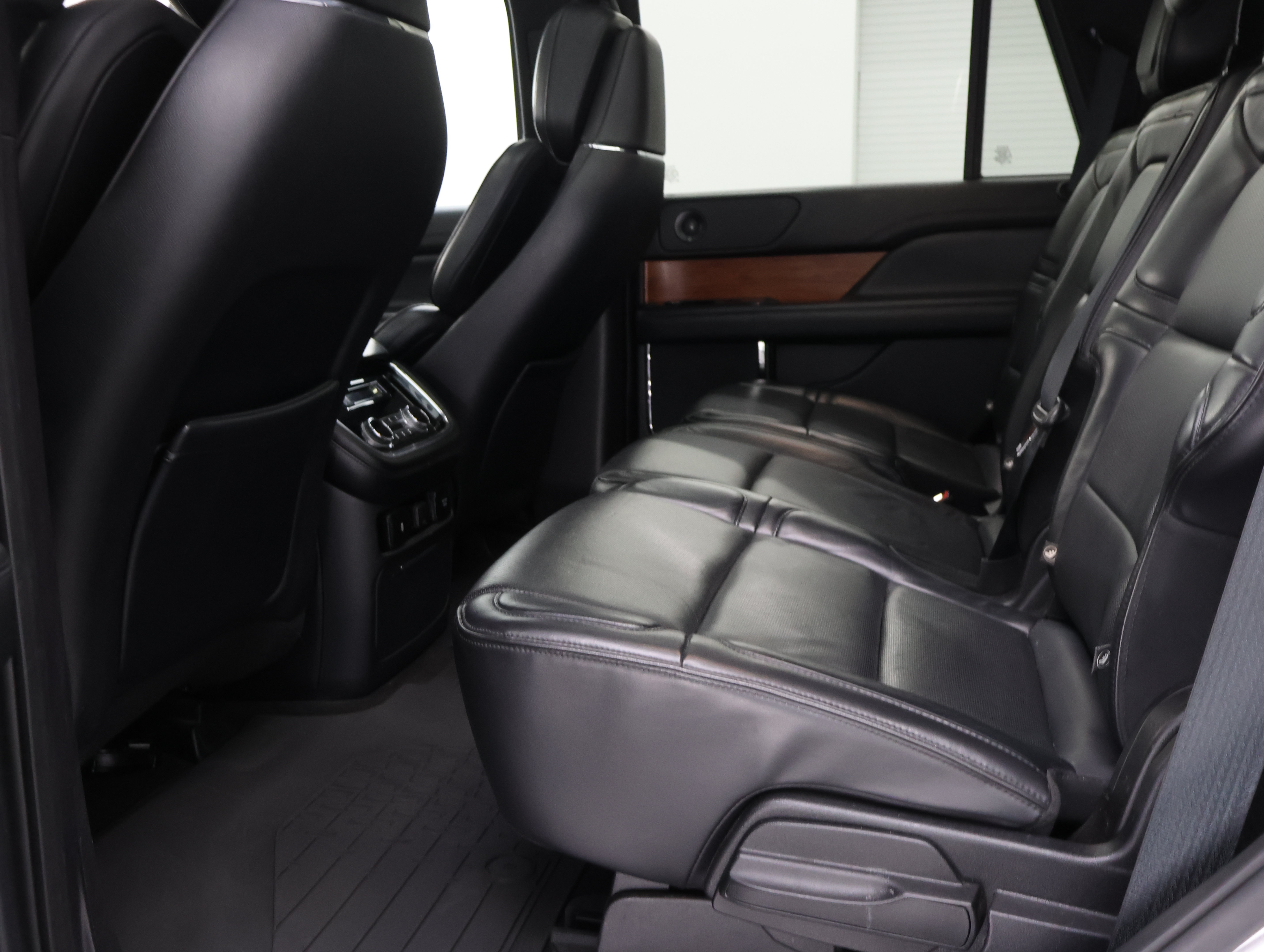 Used 2019 Lincoln Navigator Reserve w/ Cargo Package AWD/4WD image 39