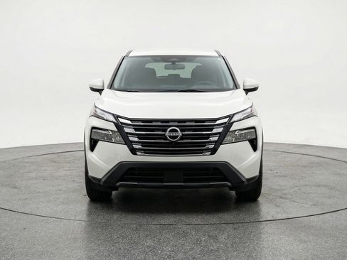 Used 2025 Nissan Rogue SV AWD/4WD image 2