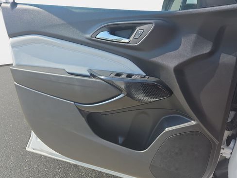 Used 2025 Chevrolet Trax LT FWD image 25