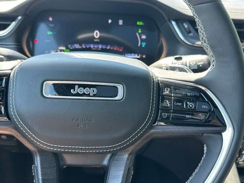 Used 2023 Jeep Grand Cherokee Overland AWD/4WD image 22