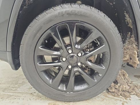 Used 2020 Jeep Grand Cherokee Altitude image 11