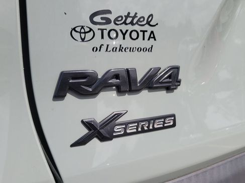 Used 2022 Toyota RAV4 XLE AWD/4WD image 9