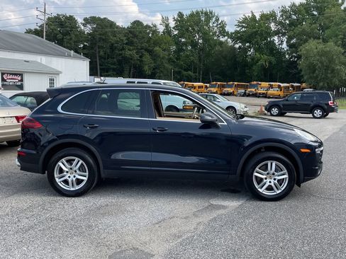 Used 2016 Porsche Cayenne AWD/4WD image 7