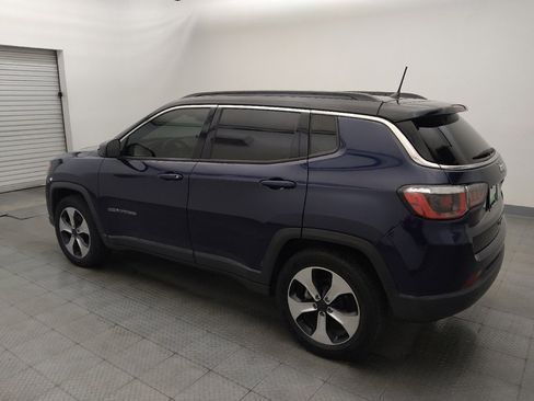 Used 2018 Jeep Compass Latitude FWD image 3