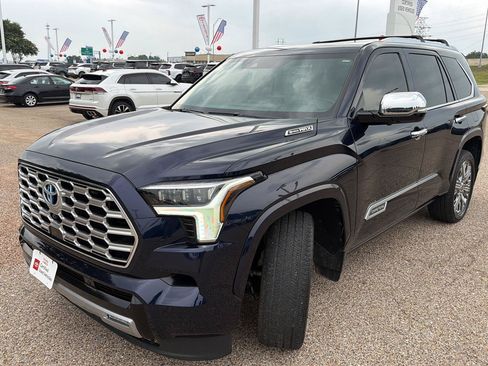 Used 2024 Toyota Sequoia Capstone AWD/4WD image 7
