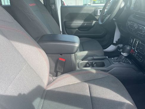 Used 2025 Jeep Wrangler Unlimited Rubicon image 9