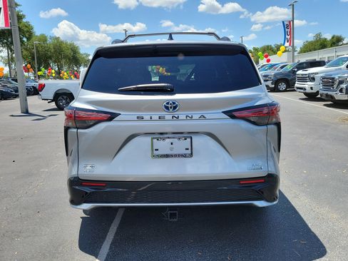 Used 2024 Toyota Sienna XSE w/ XSE Plus Package AWD/4WD image 8