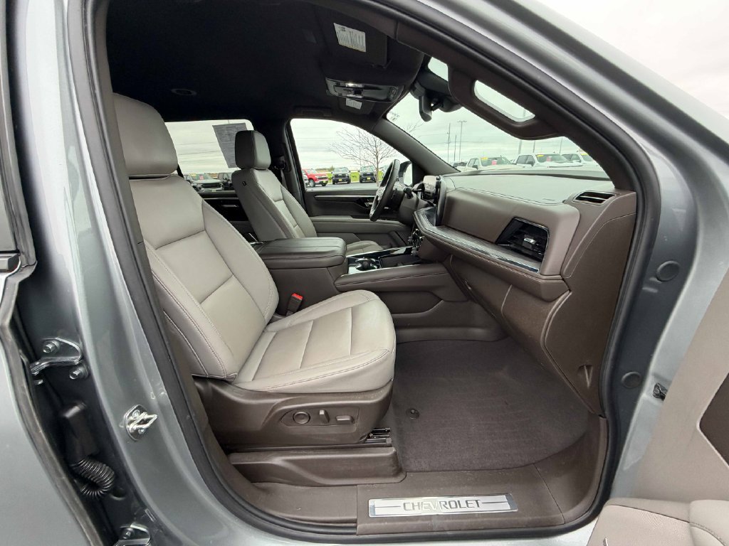 Used 2025 Chevrolet Tahoe Z71 w/ Comfort Package AWD/4WD image 23