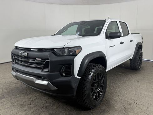 Used 2024 Chevrolet Colorado Trail Boss w/ LPO, Dark Essentials Package AWD/4WD image 3