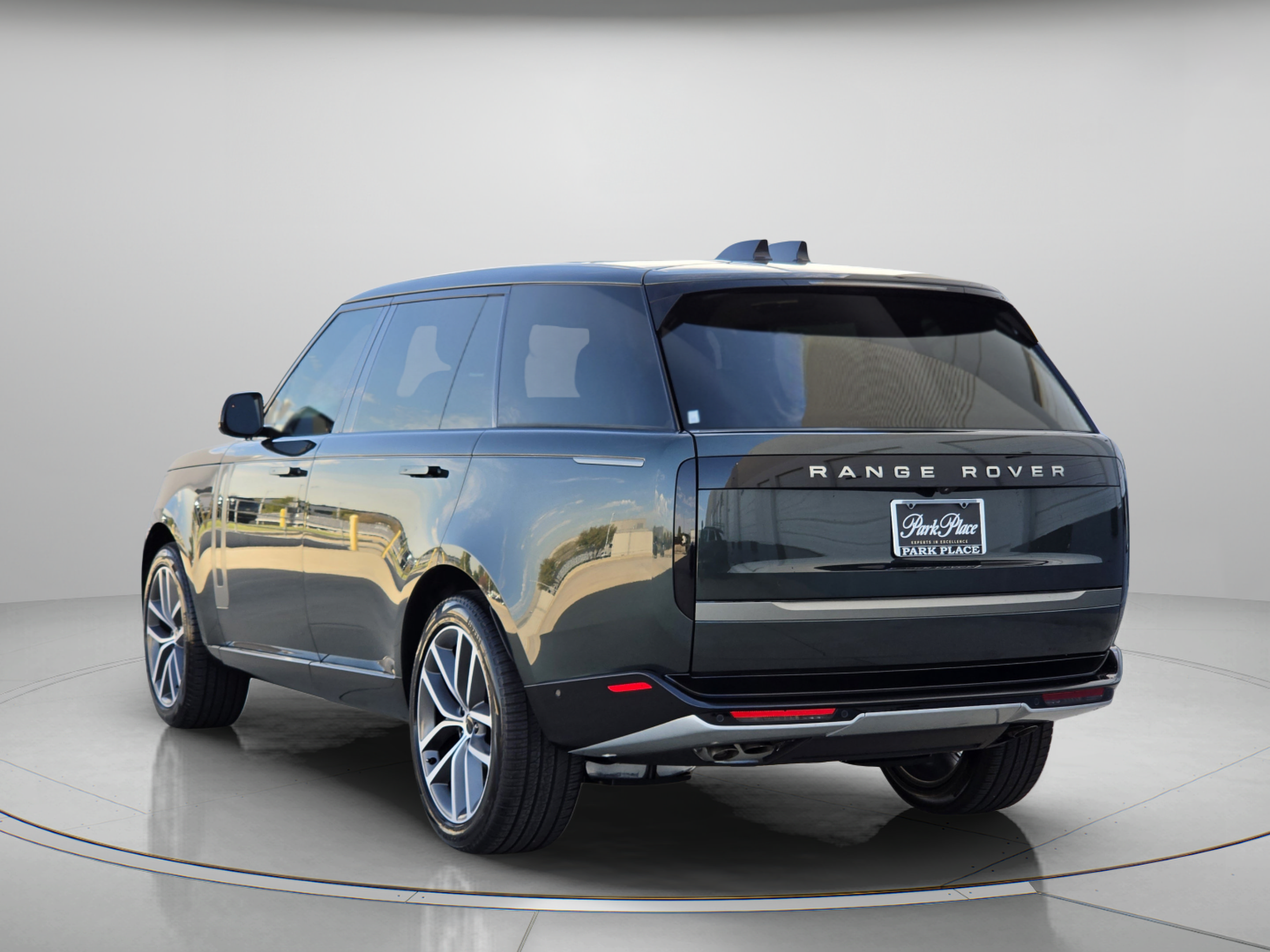 New 2026 Land Rover Range Rover Long Wheelbase SE AWD/4WD image 3