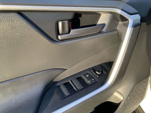 Used 2020 Toyota RAV4 LE image 15