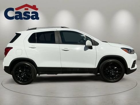 Used 2022 Chevrolet Trax LT w/ Premium Seat Package AWD/4WD image 6