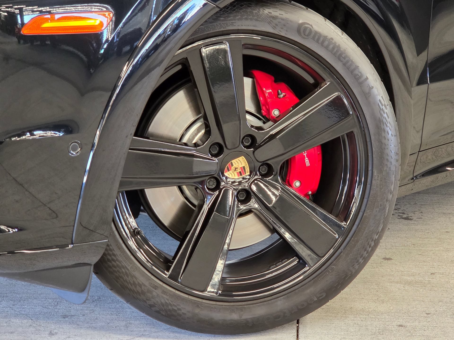Certified 2025 Porsche Cayenne GTS AWD/4WD image 25