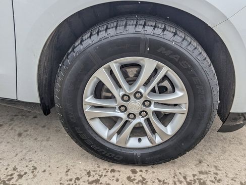 Used 2018 Buick Enclave Essence image 15