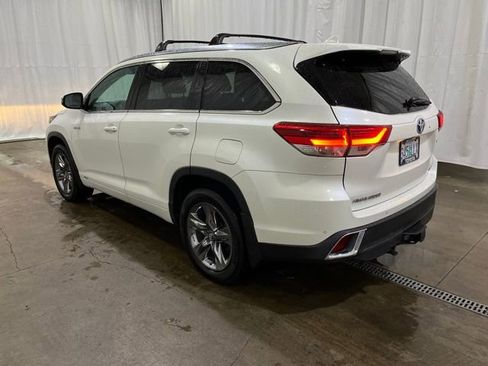 Certified 2019 Toyota Highlander Limited Platinum image 6