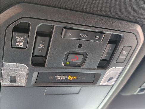 Used 2024 Toyota Tundra Platinum AWD/4WD image 30