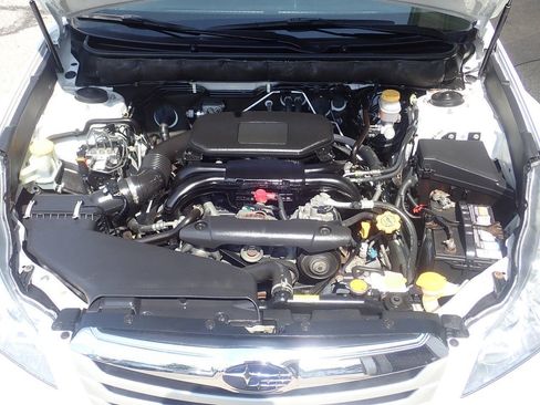 Used 2011 Subaru Outback 2.5i Premium w/ All-Weather Pkg AWD/4WD image 39