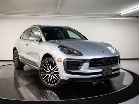 Certified 2024 Porsche Macan AWD/4WD image 9