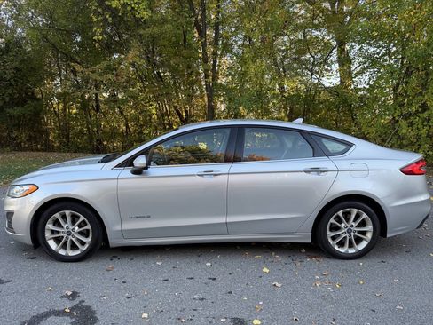 Used 2019 Ford Fusion SE image 4