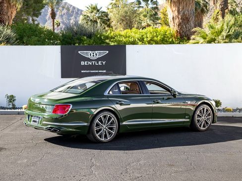 Used 2022 Bentley Flying Spur Plug-In Hybrid image 11