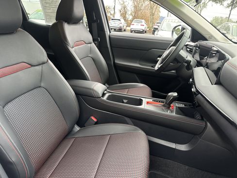 Used 2026 Nissan Kicks SR image 13