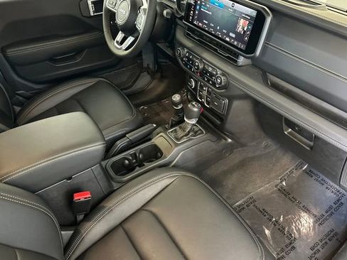 Used 2024 Jeep Wrangler Unlimited Sahara w/ Safety Group AWD/4WD image 18