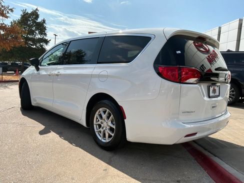 Used 2024 Chrysler Voyager LX FWD image 8