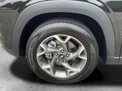 Used 2025 Chevrolet Trax LT FWD image 24