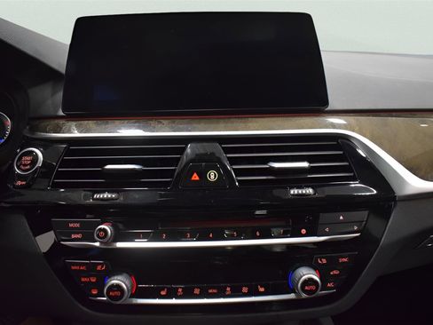 Used 2019 BMW 530i xDrive w/ Premium Package image 22