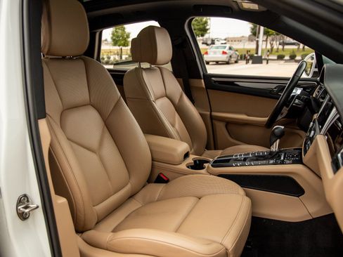 Certified 2021 Porsche Macan image 44