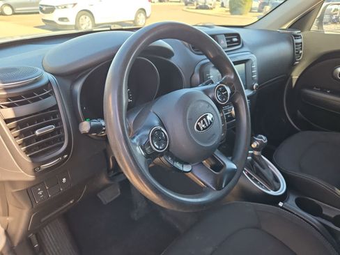 Used 2018 Kia Soul + FWD image 10