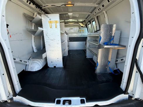 Used 2014 Chevrolet Express 2500 image 10