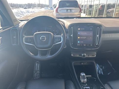 Certified 2025 Volvo XC40 B5 Plus AWD/4WD image 18