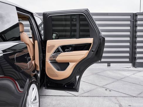 Used 2023 Land Rover Range Rover SE image 23