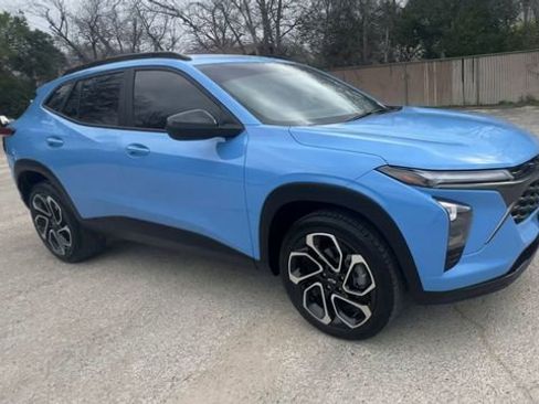 Certified 2024 Chevrolet Trax RS w/ Driver Confidence Package image 2