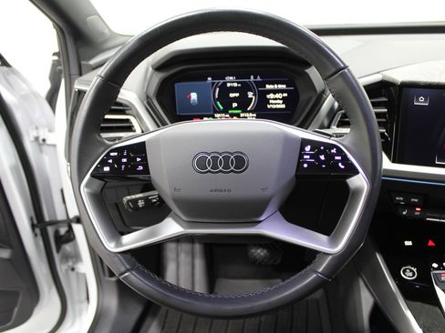 Used 2024 Audi Q4 e-tron Premium Plus image 9