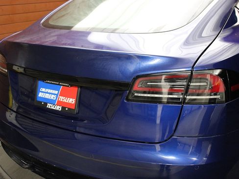 Used 2022 Tesla Model S AWD image 12