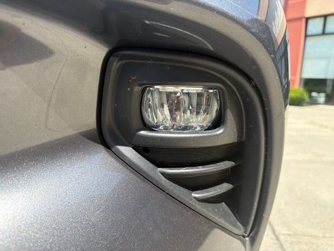 Used 2021 Toyota Highlander XLE AWD/4WD image 17