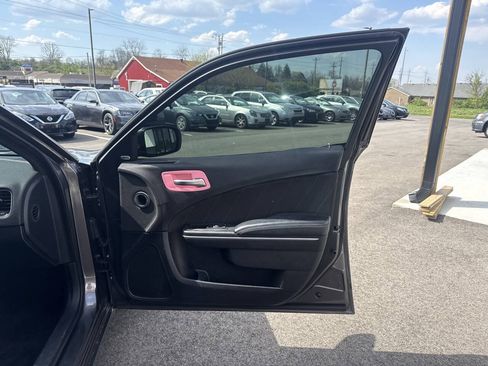 Used 2018 Dodge Charger SXT Plus RWD image 19