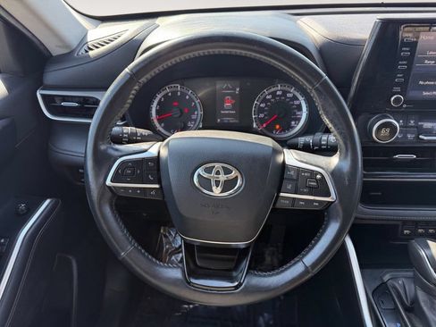 Used 2020 Toyota Highlander LE AWD/4WD image 12