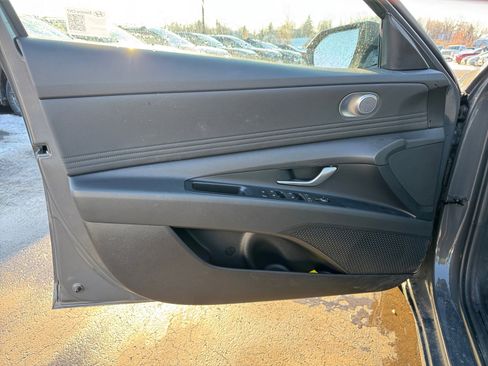 New 2025 Hyundai Elantra SEL image 25