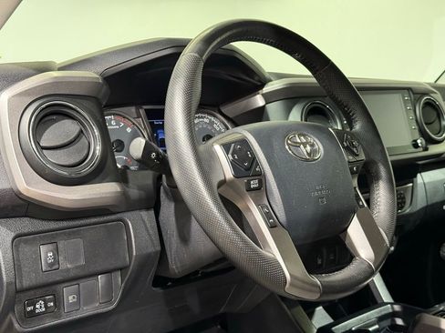 Certified 2020 Toyota Tacoma SR5 w/ Technology Package AWD/4WD image 16