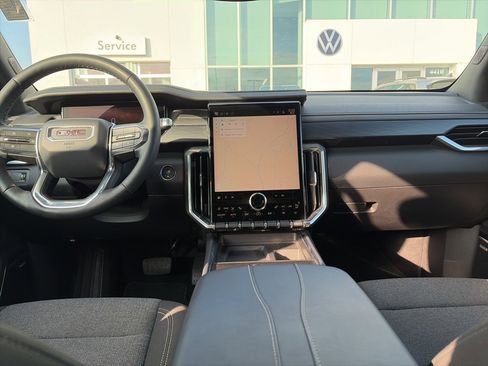 Used 2025 GMC Acadia Elevation image 13