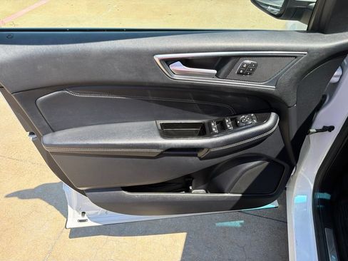 Used 2018 Ford Edge Titanium w/ Technology Package AWD/4WD image 13