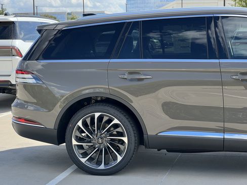 New 2025 Lincoln Aviator Reserve w/ Equipment Group 201A image 11