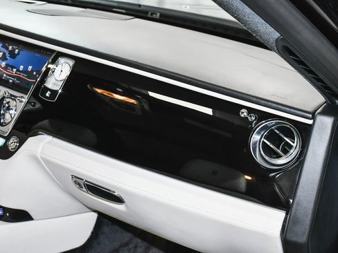 Used 2018 Rolls-Royce Ghost image 56