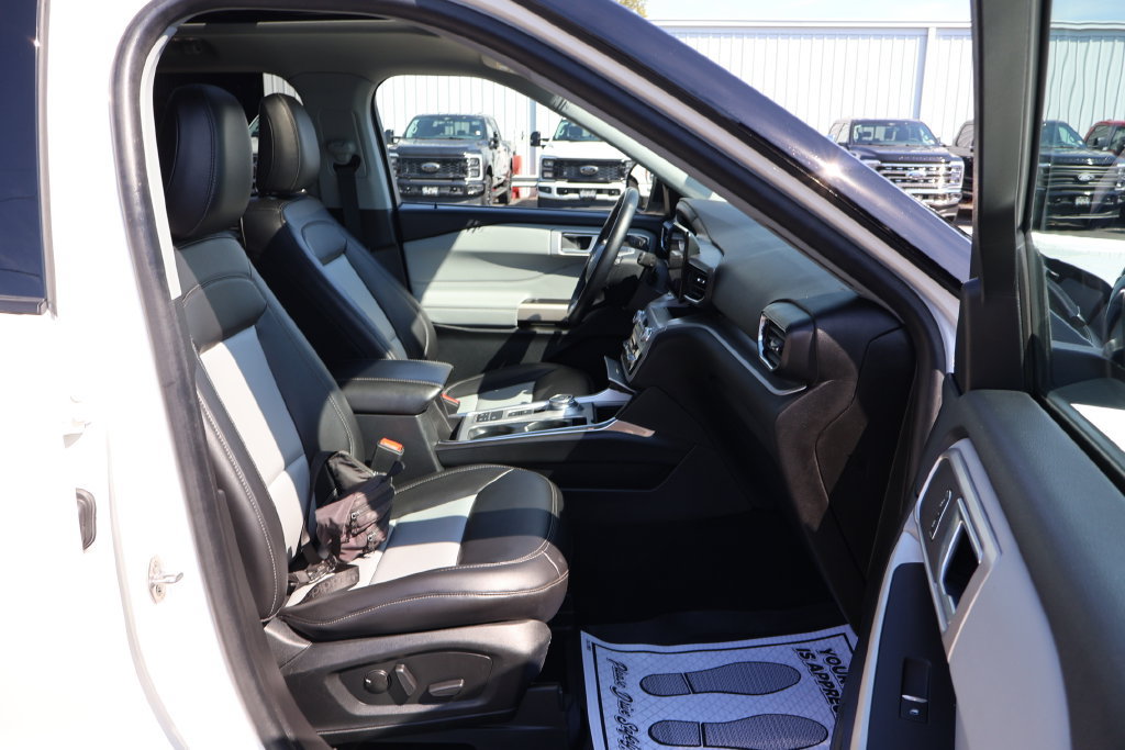 Used 2023 Ford Explorer XLT w/ Equipment Group 202A RWD image 28