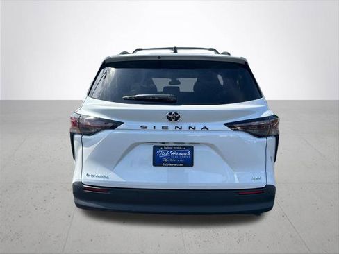 Certified 2026 Toyota Sienna XLE AWD/4WD image 9