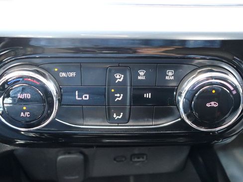 Used 2025 Chevrolet Trax LT FWD image 31